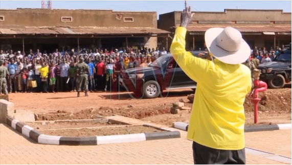 Despite issuing warnings to politicians on addressing crowds on Sunday, the President Yoweri Kaguta Museveni on Tuesday addressed his first mass rally in Busia