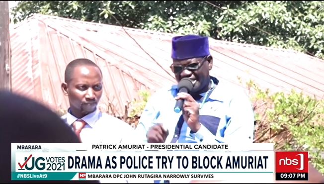 There was drama in Mbarara this evening as police tried to block FDC presidential candidate Eng. Patrick Oboi Amuriat from accessing Kakyeka stadium where he was supposed to hold his rally