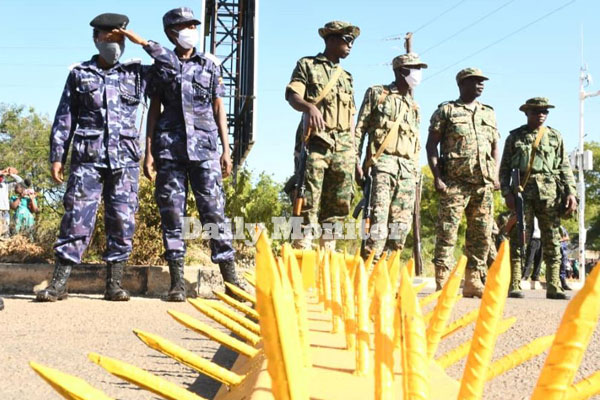 FDC President candidate @PatrickAmuriat gets off the ground where he'd been seated protesting against police blocking his Moroto-rally, walks barefoot & starts addressing children, all as security forces maintain a blockade