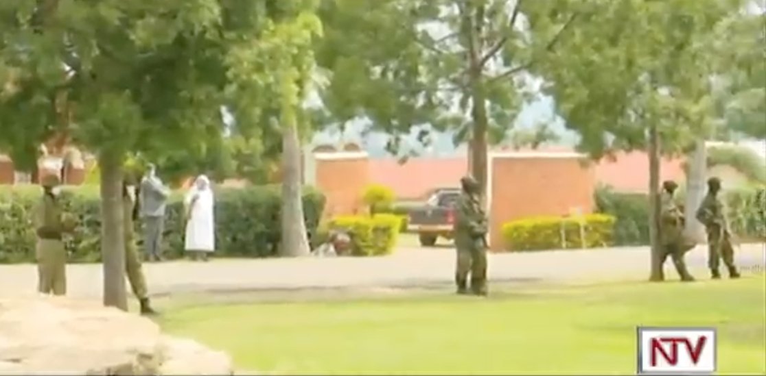 There was heavy deployment of military and plain clothed security personnel around Nyamitanga Cathedral in Mbarara District where @NUP_Ug Presidential candidate Robert Kyagulanyi aka @HEBobiwine attended mass this morning